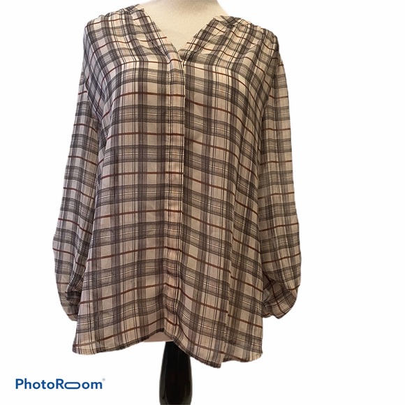 LOFT Tops - LOFT top size large petite